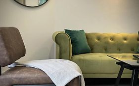 Suite Swindon Escape In Town Centre - Free Parking
